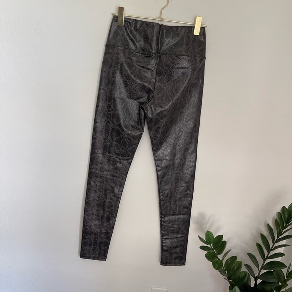 7 FOR ALL MANKIND High Waist Snakeskin Print Leggings Sz Small NWT - Picture 3 of 6